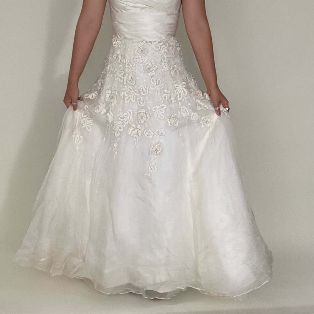 Watters Brides strapless wedding dress with train - Picture 6 of 16